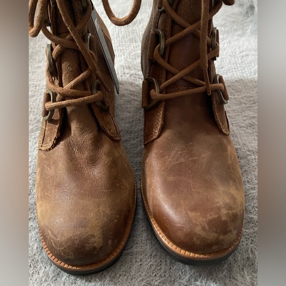 SOREL • Cate Lace Lug Sole Leather Booties • Women’s - Picture 8 of 12